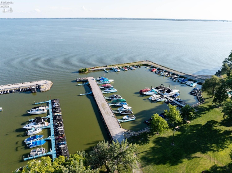 8010 Bayshore, Lakeside, 43440, 2 Bedrooms Bedrooms, ,Residential,For Sale,Bayshore,20263369