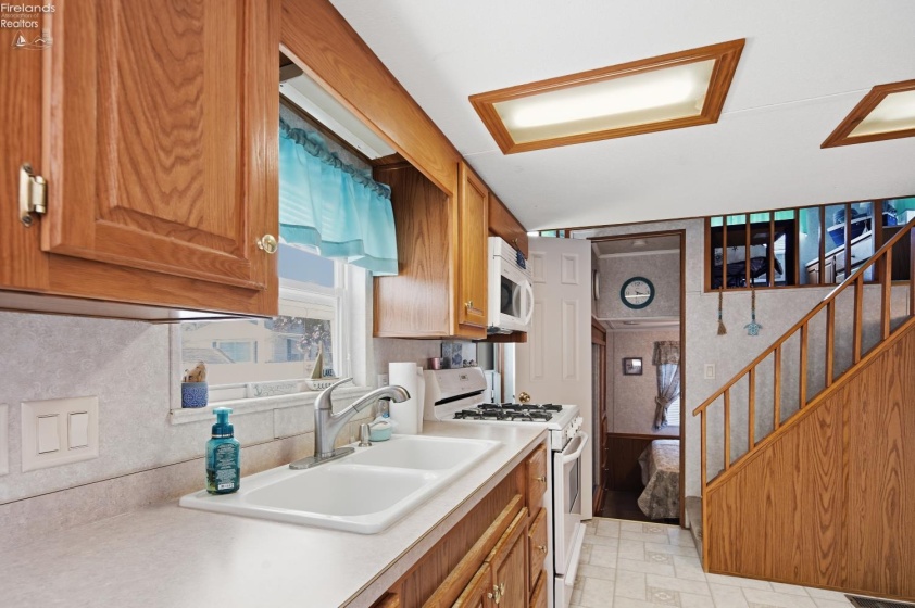8010 Bayshore, Lakeside, 43440, 2 Bedrooms Bedrooms, ,Residential,For Sale,Bayshore,20263369