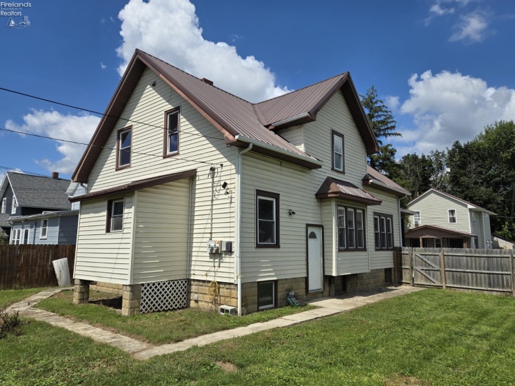 91 1st Avenue, Tiffin, 44883, 5 Bedroom Bedrooms, ,2 BathroomBathrooms,Residential,For Sale,1st,20263183