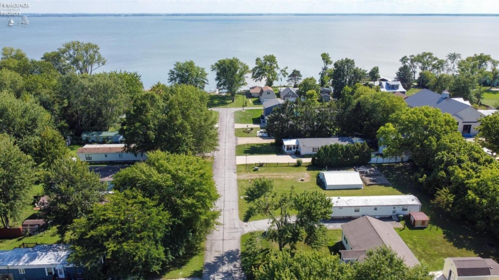 1828 Bay Drive, Port Clinton, 43452, 3 Bedrooms Bedrooms, ,2 BathroomsBathrooms,Residential,For Sale,Bay,20263323