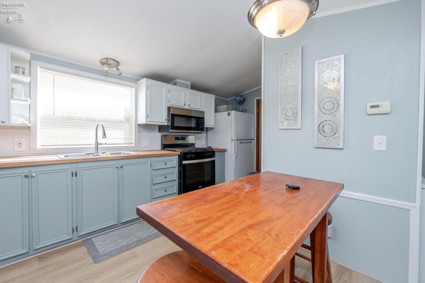 1828 Bay Drive, Port Clinton, 43452, 3 Bedrooms Bedrooms, ,2 BathroomsBathrooms,Residential,For Sale,Bay,20263323