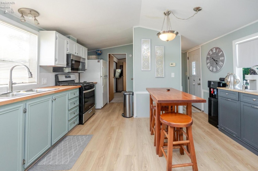 1828 Bay Drive, Port Clinton, 43452, 3 Bedrooms Bedrooms, ,2 BathroomsBathrooms,Residential,For Sale,Bay,20263323