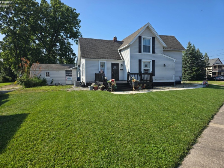 1247 Erie Avenue, Lorain, 44052, 5 Bedrooms Bedrooms, ,2 BathroomsBathrooms,Residential,For Sale,Erie,20263422