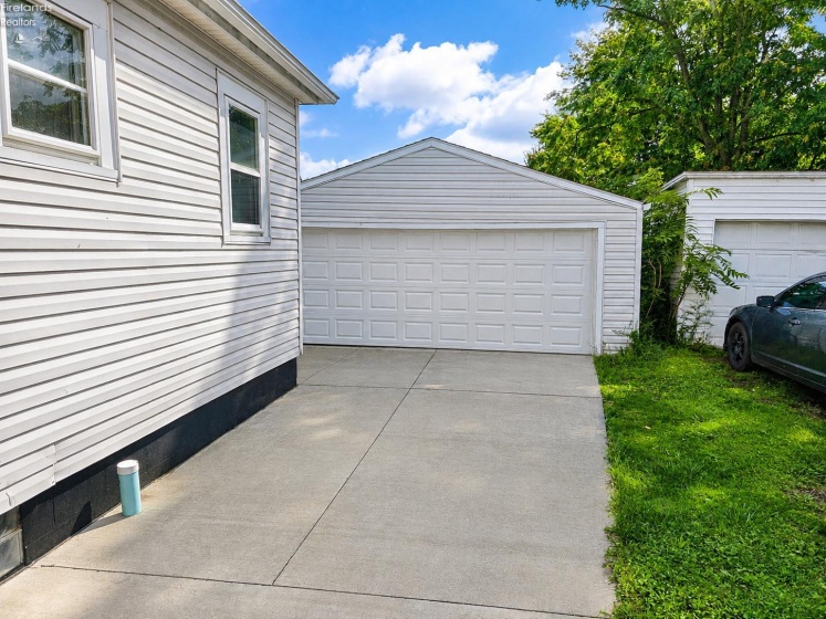 1247 Erie Avenue, Lorain, 44052, 5 Bedrooms Bedrooms, ,2 BathroomsBathrooms,Residential,For Sale,Erie,20263422