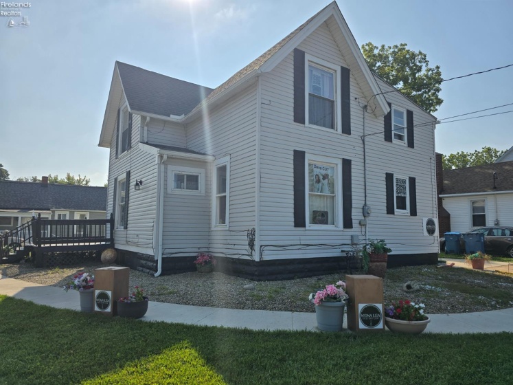 1247 Erie Avenue, Lorain, 44052, 5 Bedrooms Bedrooms, ,2 BathroomsBathrooms,Residential,For Sale,Erie,20263422