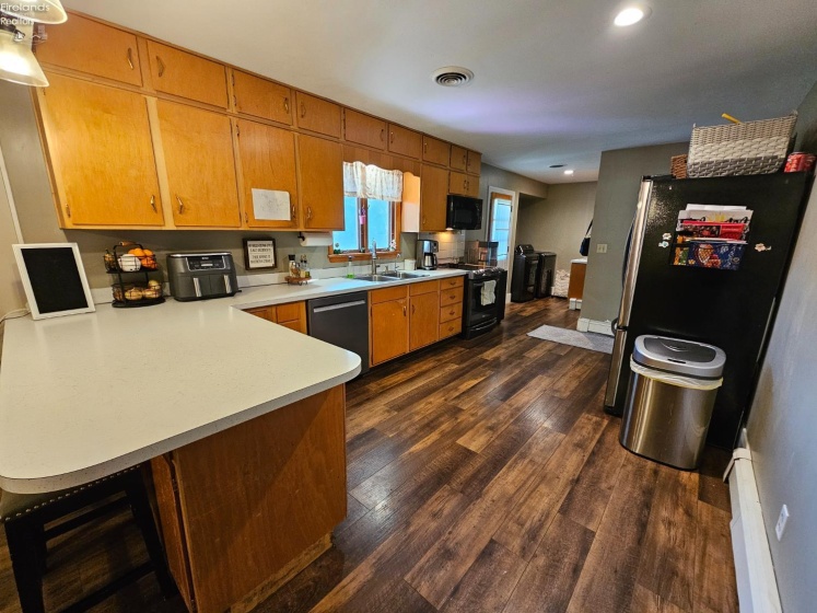 811 Lee Avenue, Port Clinton, 43452, 3 Bedrooms Bedrooms, ,2 BathroomsBathrooms,Residential,For Sale,Lee,20263349