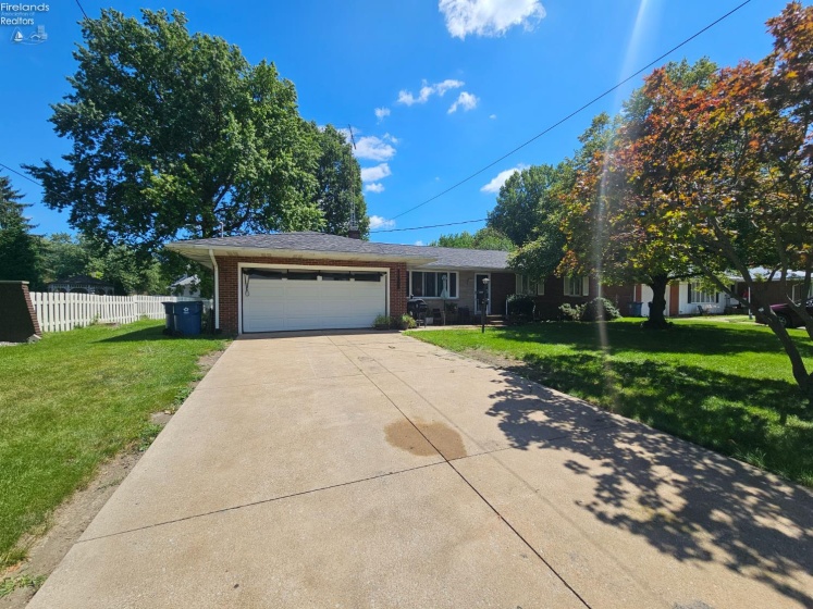 811 Lee Avenue, Port Clinton, 43452, 3 Bedrooms Bedrooms, ,2 BathroomsBathrooms,Residential,For Sale,Lee,20263349