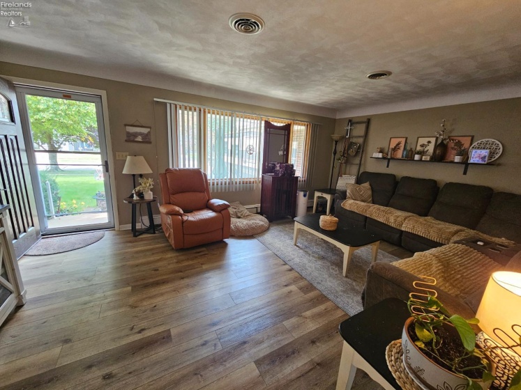 811 Lee Avenue, Port Clinton, 43452, 3 Bedrooms Bedrooms, ,2 BathroomsBathrooms,Residential,For Sale,Lee,20263349