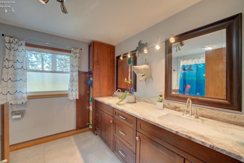 1460 Lexington, Vermilion, 44089, 4 Bedroom Bedrooms, ,5 BathroomBathrooms,Residential,For Sale,Lexington,20263264