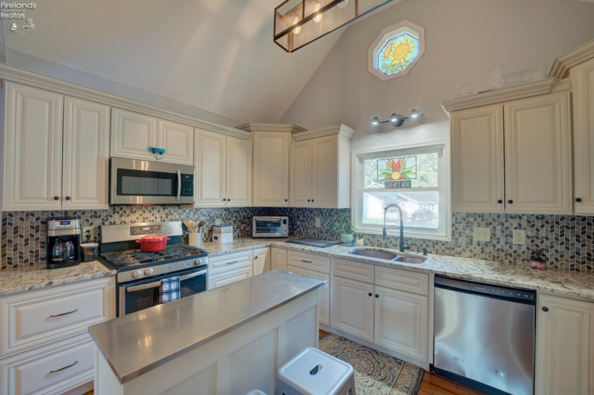 1460 Lexington, Vermilion, 44089, 4 Bedroom Bedrooms, ,5 BathroomBathrooms,Residential,For Sale,Lexington,20263264