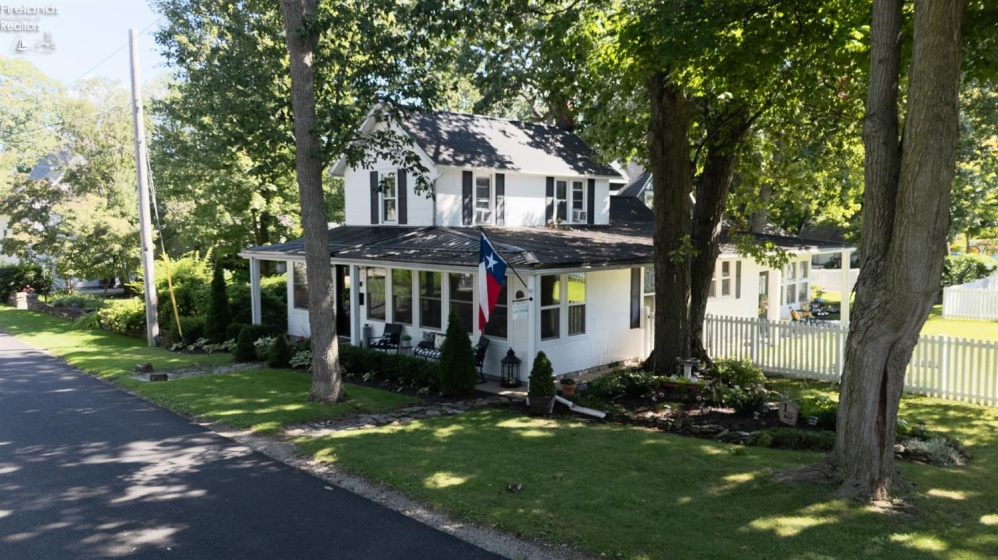 535 Elm Avenue, Lakeside, 43440, 4 Bedroom Bedrooms, ,3 BathroomBathrooms,Residential,For Sale,Elm,20263295