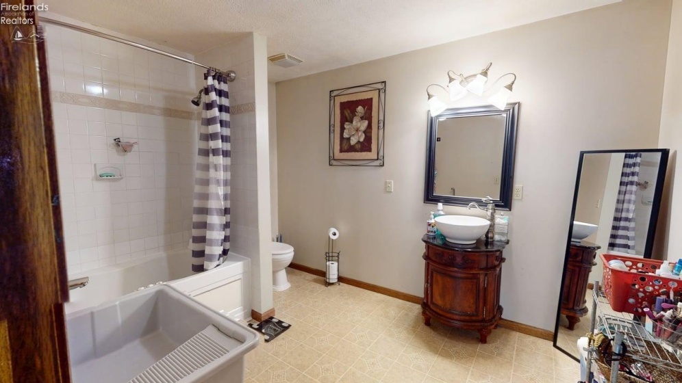 1237 Fairfax Avenue, Mansfield, 44906, 5 Bedroom Bedrooms, ,2 BathroomBathrooms,Residential,For Sale,Fairfax,20263435