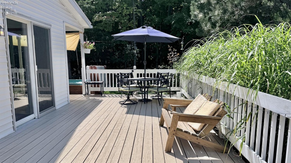 404 Sweet Valley Lane, Kelleys Island, 43438, 4 Bedrooms Bedrooms, ,3 BathroomsBathrooms,Residential,For Sale,Sweet Valley Lane,20263468