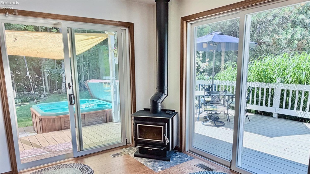 404 Sweet Valley Lane, Kelleys Island, 43438, 4 Bedrooms Bedrooms, ,3 BathroomsBathrooms,Residential,For Sale,Sweet Valley Lane,20263468