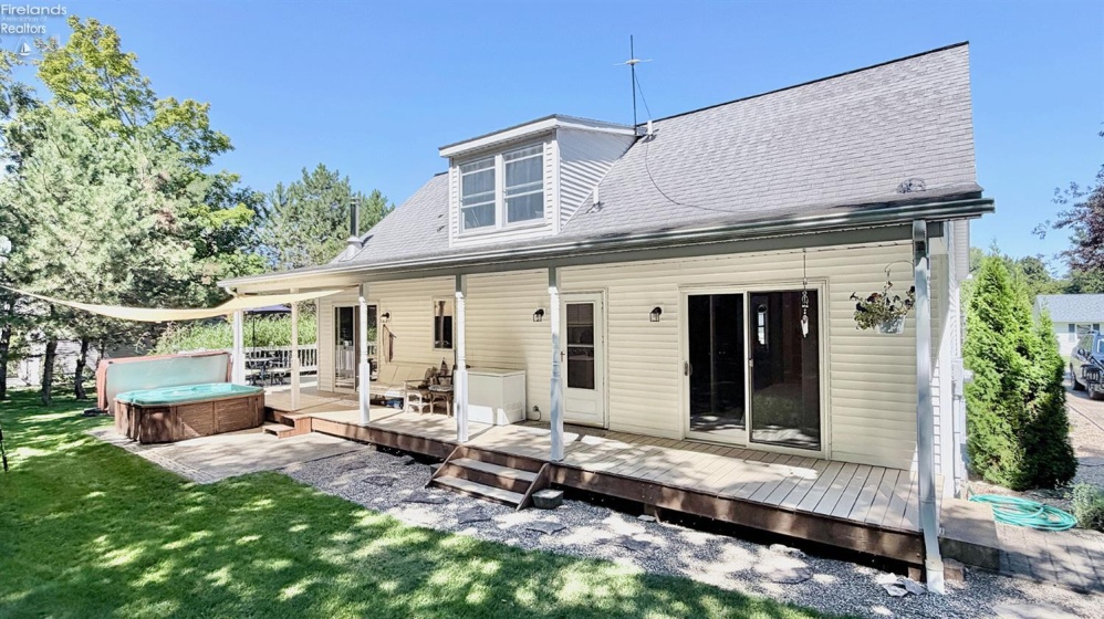 404 Sweet Valley Lane, Kelleys Island, 43438, 4 Bedrooms Bedrooms, ,3 BathroomsBathrooms,Residential,For Sale,Sweet Valley Lane,20263468