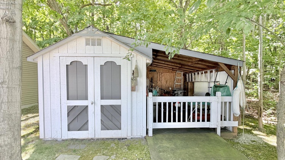 404 Sweet Valley Lane, Kelleys Island, 43438, 4 Bedrooms Bedrooms, ,3 BathroomsBathrooms,Residential,For Sale,Sweet Valley Lane,20263468