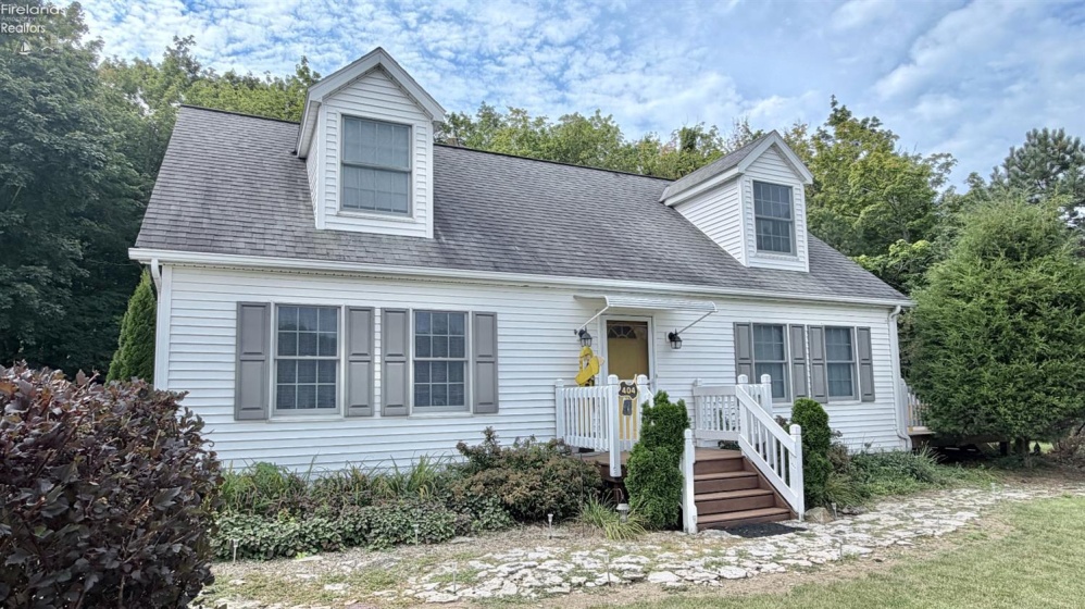 404 Sweet Valley Lane, Kelleys Island, 43438, 4 Bedrooms Bedrooms, ,3 BathroomsBathrooms,Residential,For Sale,Sweet Valley Lane,20263468