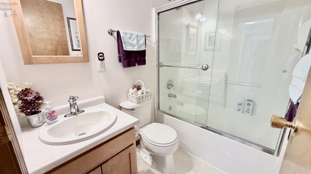 404 Sweet Valley Lane, Kelleys Island, 43438, 4 Bedrooms Bedrooms, ,3 BathroomsBathrooms,Residential,For Sale,Sweet Valley Lane,20263468