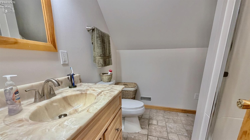 404 Sweet Valley Lane, Kelleys Island, 43438, 4 Bedrooms Bedrooms, ,3 BathroomsBathrooms,Residential,For Sale,Sweet Valley Lane,20263468