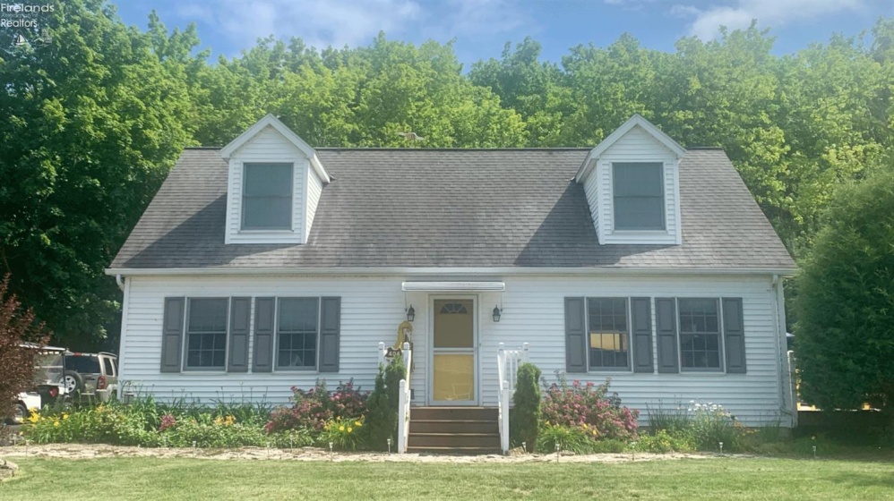 404 Sweet Valley Lane, Kelleys Island, 43438, 4 Bedrooms Bedrooms, ,3 BathroomsBathrooms,Residential,For Sale,Sweet Valley Lane,20263468