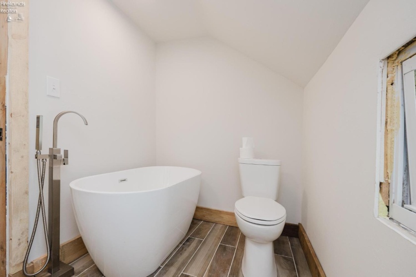 11590 Salem Carroll Road, Oak Harbor, 43449, 4 Bedrooms Bedrooms, ,3 BathroomsBathrooms,Residential,For Sale,Salem Carroll,20263487