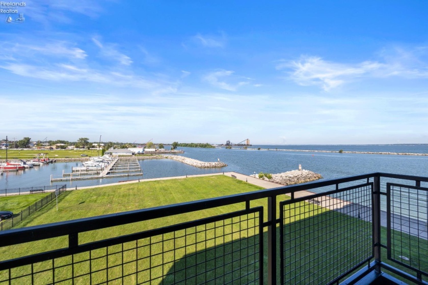 401 Shoreline Drive, Sandusky, 44870, 3 Bedroom Bedrooms, ,2 BathroomBathrooms,Residential,For Sale,Shoreline,20263348