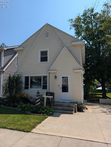 825 South Street, Fremont, 43420, 2 Bedroom Bedrooms, ,2 BathroomBathrooms,Residential,For Sale,South,20263316
