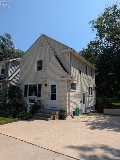 825 South Street, Fremont, 43420, 2 Bedroom Bedrooms, ,2 BathroomBathrooms,Residential,For Sale,South,20263316