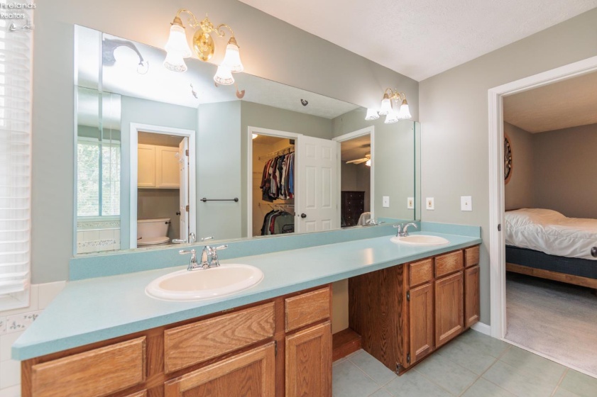 32263 Plumbrook Court, Avon Lake, 44012, 4 Bedrooms Bedrooms, ,3 BathroomsBathrooms,Residential,For Sale,Plumbrook,20263472