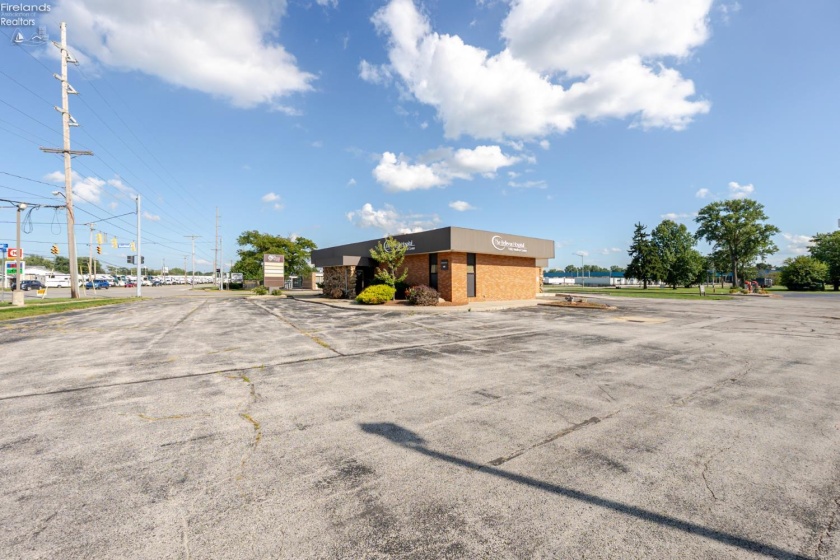 1005 McPherson Highway, Clyde, 43410, ,Commercial,For Sale,McPherson,20263447