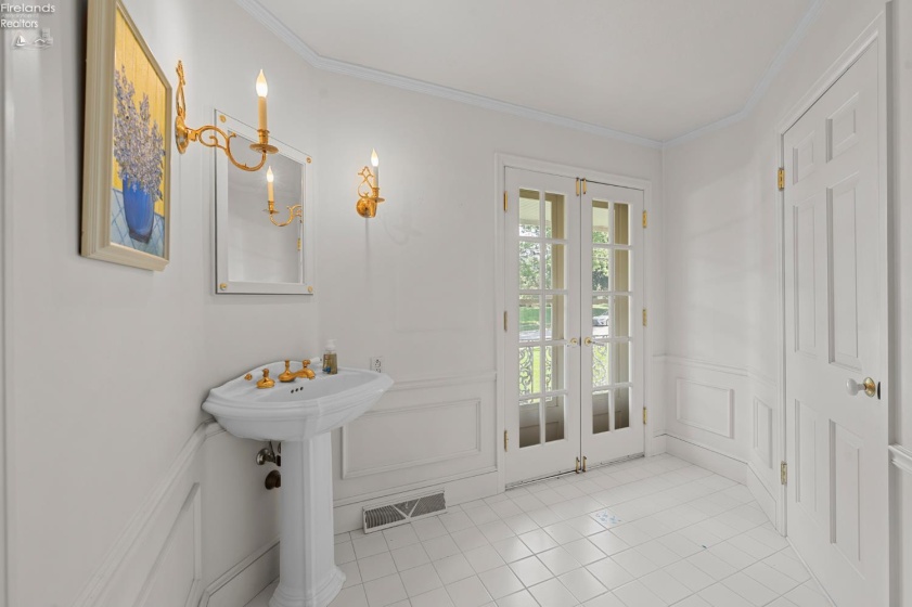 411 Gateway Boulevard, Huron, 44839, 5 Bedroom Bedrooms, ,3 BathroomBathrooms,Residential,For Sale,Gateway,20263499