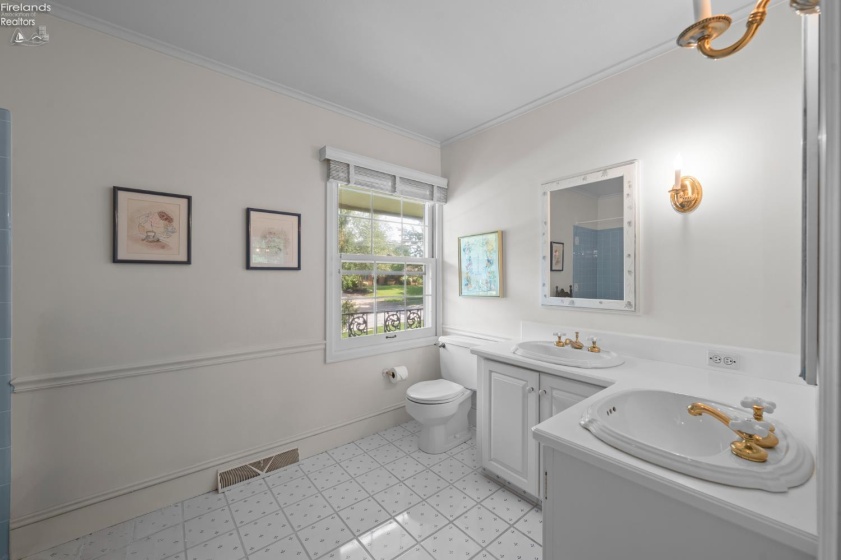 411 Gateway Boulevard, Huron, 44839, 5 Bedroom Bedrooms, ,3 BathroomBathrooms,Residential,For Sale,Gateway,20263499