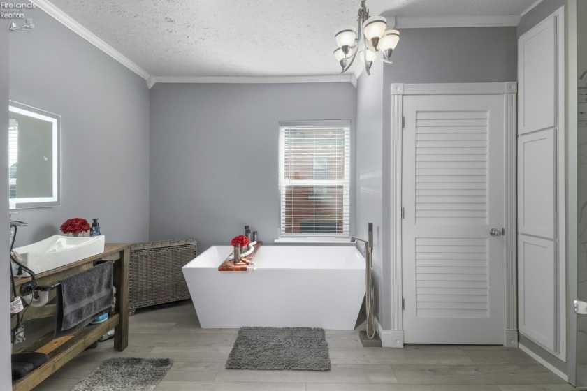 213 Buckeye Street, Clyde, 43410, 5 Bedroom Bedrooms, ,2 BathroomBathrooms,Residential,For Sale,Buckeye,20263250