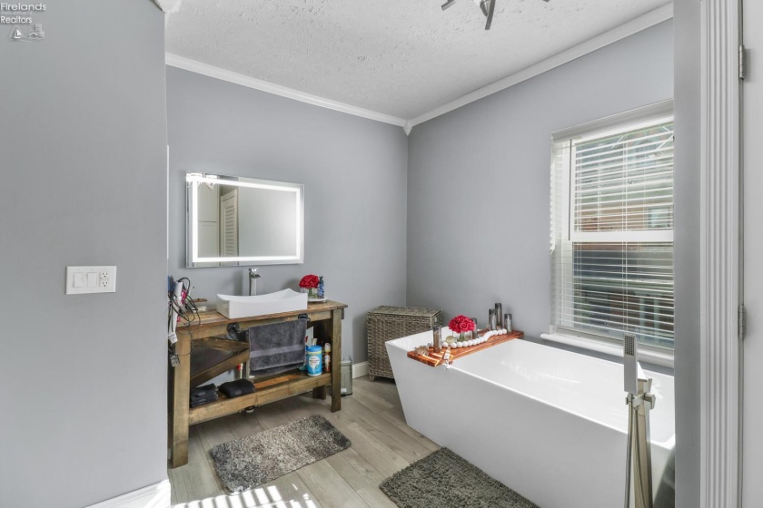 213 Buckeye Street, Clyde, 43410, 5 Bedroom Bedrooms, ,2 BathroomBathrooms,Residential,For Sale,Buckeye,20263250