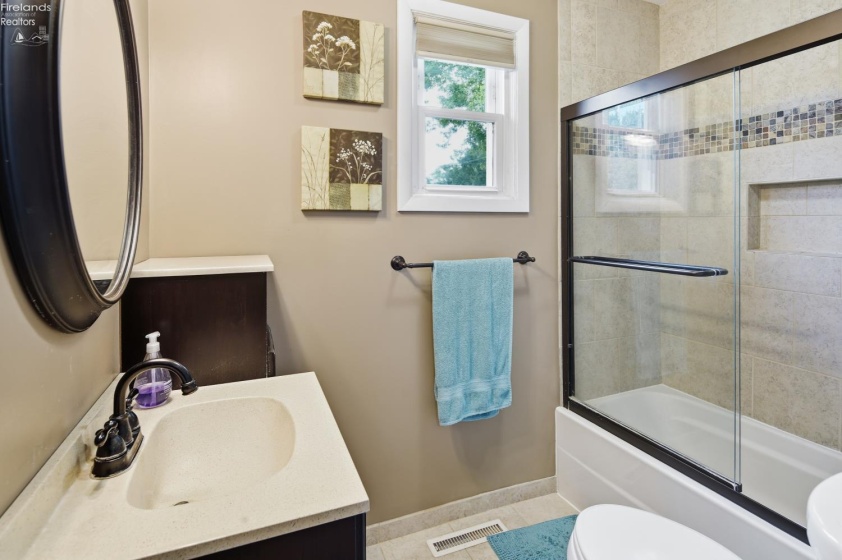 1374 Tiffin Road, Fremont, 43420, 3 Bedroom Bedrooms, ,2 BathroomBathrooms,Residential,For Sale,Tiffin Road,20263454