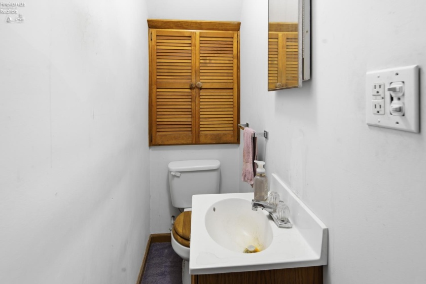 1374 Tiffin Road, Fremont, 43420, 3 Bedroom Bedrooms, ,2 BathroomBathrooms,Residential,For Sale,Tiffin Road,20263454