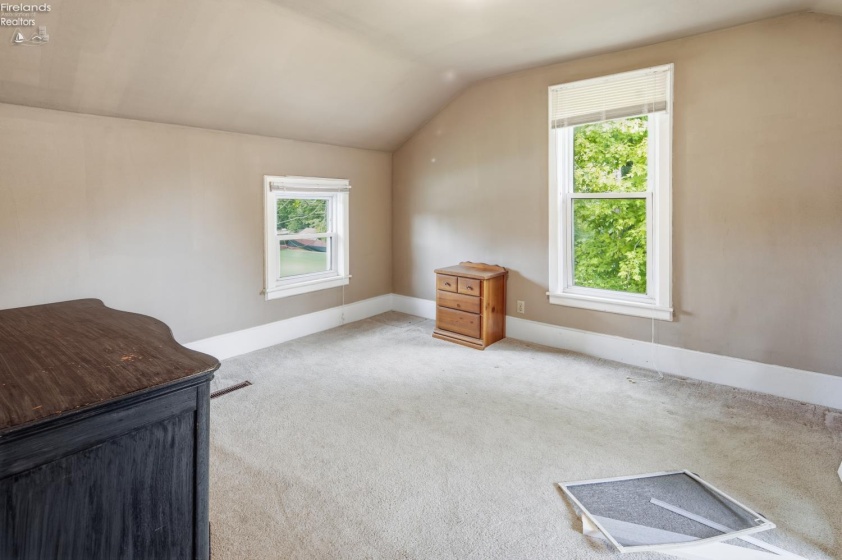 1374 Tiffin Road, Fremont, 43420, 3 Bedroom Bedrooms, ,2 BathroomBathrooms,Residential,For Sale,Tiffin Road,20263454