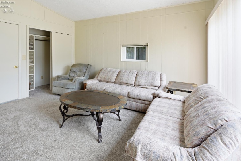 1374 Tiffin Road, Fremont, 43420, 3 Bedroom Bedrooms, ,2 BathroomBathrooms,Residential,For Sale,Tiffin Road,20263454
