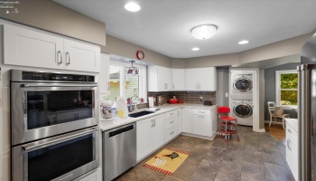 7 Parkwood Drive, Bowling Green, 43402, 4 Bedroom Bedrooms, ,2 BathroomBathrooms,Residential,For Sale,Parkwood,20263466 7 Parkwood Drive, Bowling Green, 43402, 4 Bedroom Bedrooms, ,2 BathroomBathrooms,Residential,For Sale,Parkwood,20263466