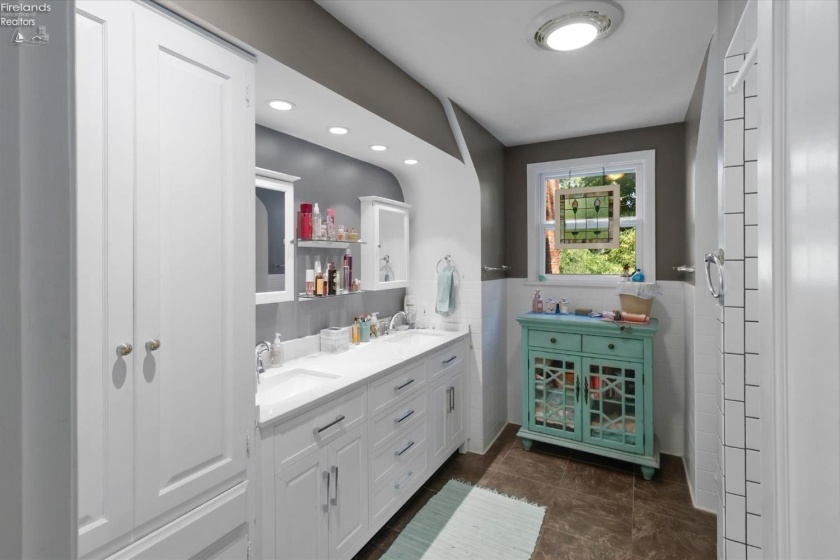 7 Parkwood Drive, Bowling Green, 43402, 4 Bedroom Bedrooms, ,2 BathroomBathrooms,Residential,For Sale,Parkwood,20263466