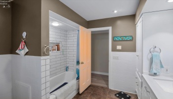 7 Parkwood Drive, Bowling Green, 43402, 4 Bedroom Bedrooms, ,2 BathroomBathrooms,Residential,For Sale,Parkwood,20263466 7 Parkwood Drive, Bowling Green, 43402, 4 Bedroom Bedrooms, ,2 BathroomBathrooms,Residential,For Sale,Parkwood,20263466