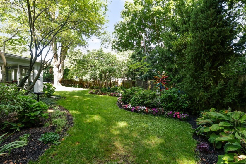 7 Parkwood Drive, Bowling Green, 43402, 4 Bedroom Bedrooms, ,2 BathroomBathrooms,Residential,For Sale,Parkwood,20263466