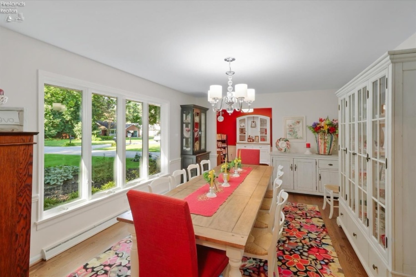 7 Parkwood Drive, Bowling Green, 43402, 4 Bedroom Bedrooms, ,2 BathroomBathrooms,Residential,For Sale,Parkwood,20263466