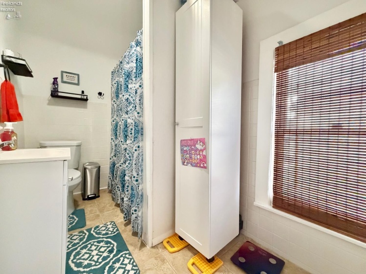 410 Wood Street, Fremont, 43420, 4 Bedroom Bedrooms, ,1 BathroomBathrooms,Residential,For Sale,Wood,20263514