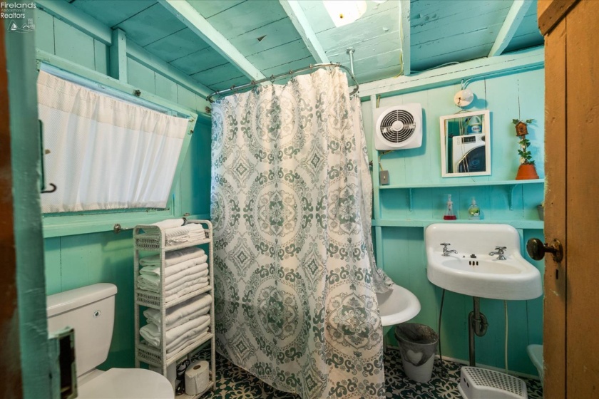 545 Central Avenue, Lakeside, 43440, 2 Bedroom Bedrooms, ,1 BathroomBathrooms,Residential,For Sale,Central,20263550