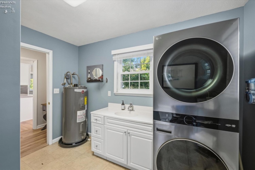 309 Cherry Avenue, Lakeside, 43440, 2 Bedroom Bedrooms, ,2 BathroomBathrooms,Residential,For Sale,Cherry,20263551
