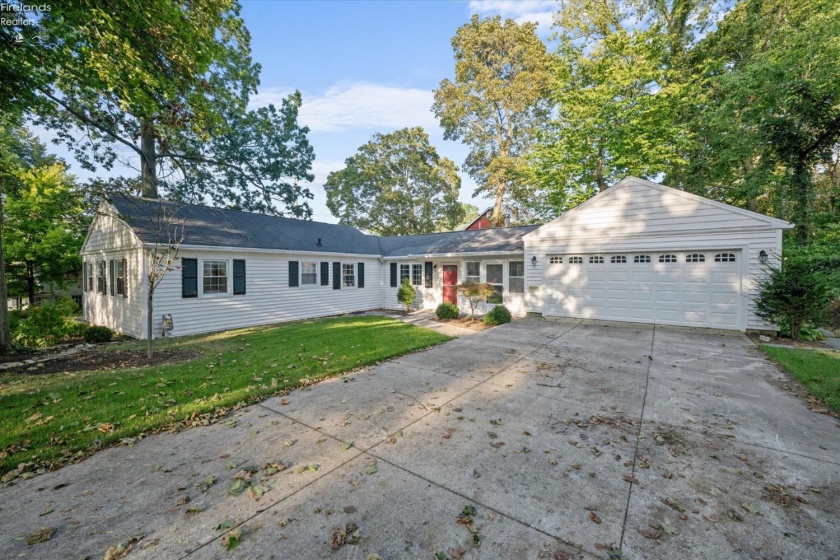 309 Cherry Avenue, Lakeside, 43440, 2 Bedroom Bedrooms, ,2 BathroomBathrooms,Residential,For Sale,Cherry,20263551