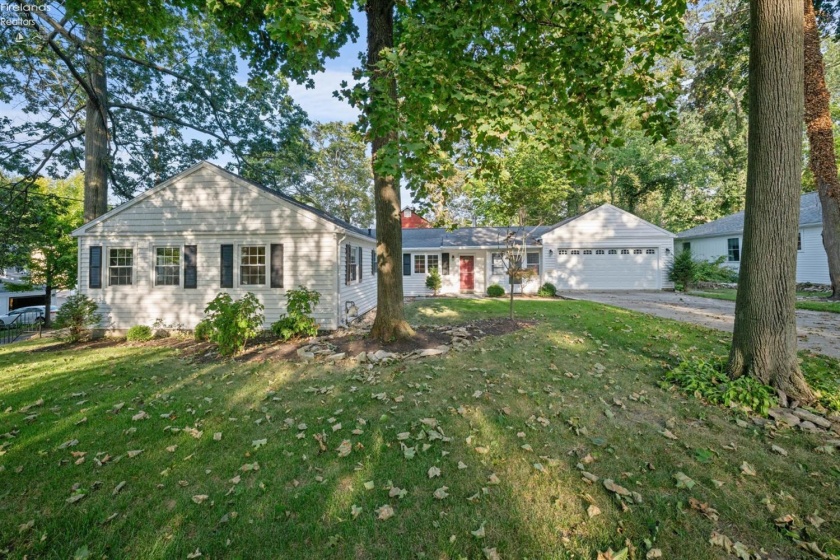 309 Cherry Avenue, Lakeside, 43440, 2 Bedroom Bedrooms, ,2 BathroomBathrooms,Residential,For Sale,Cherry,20263551