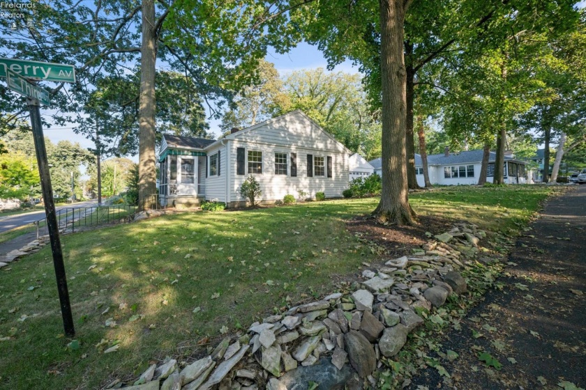 309 Cherry Avenue, Lakeside, 43440, 2 Bedroom Bedrooms, ,2 BathroomBathrooms,Residential,For Sale,Cherry,20263551