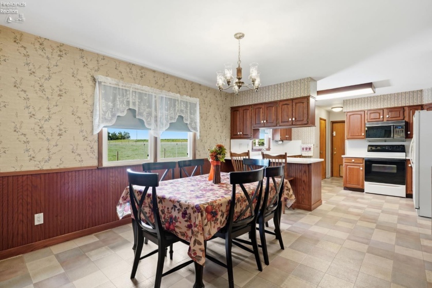 1424 State Route 18, Tiffin, 44883, 3 Bedroom Bedrooms, ,3 BathroomBathrooms,Residential,For Sale,State Route 18,20263506